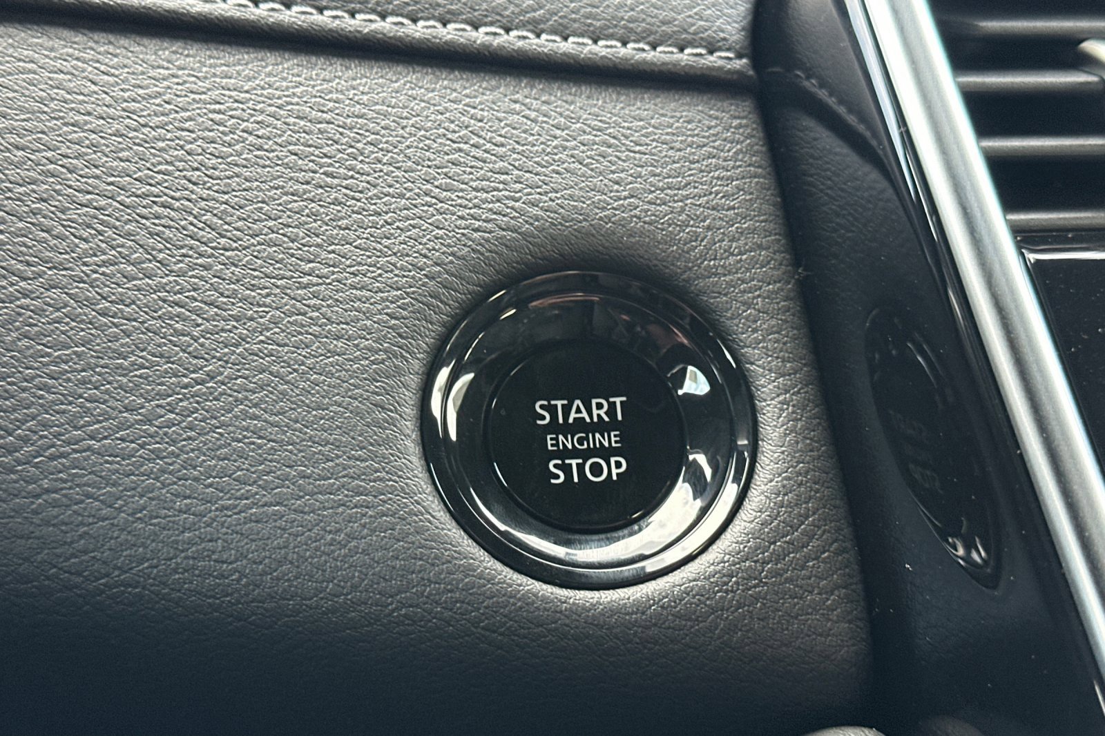 New 2026 Nissan Armada SL w/ Captain's Chari Seat Package image 20