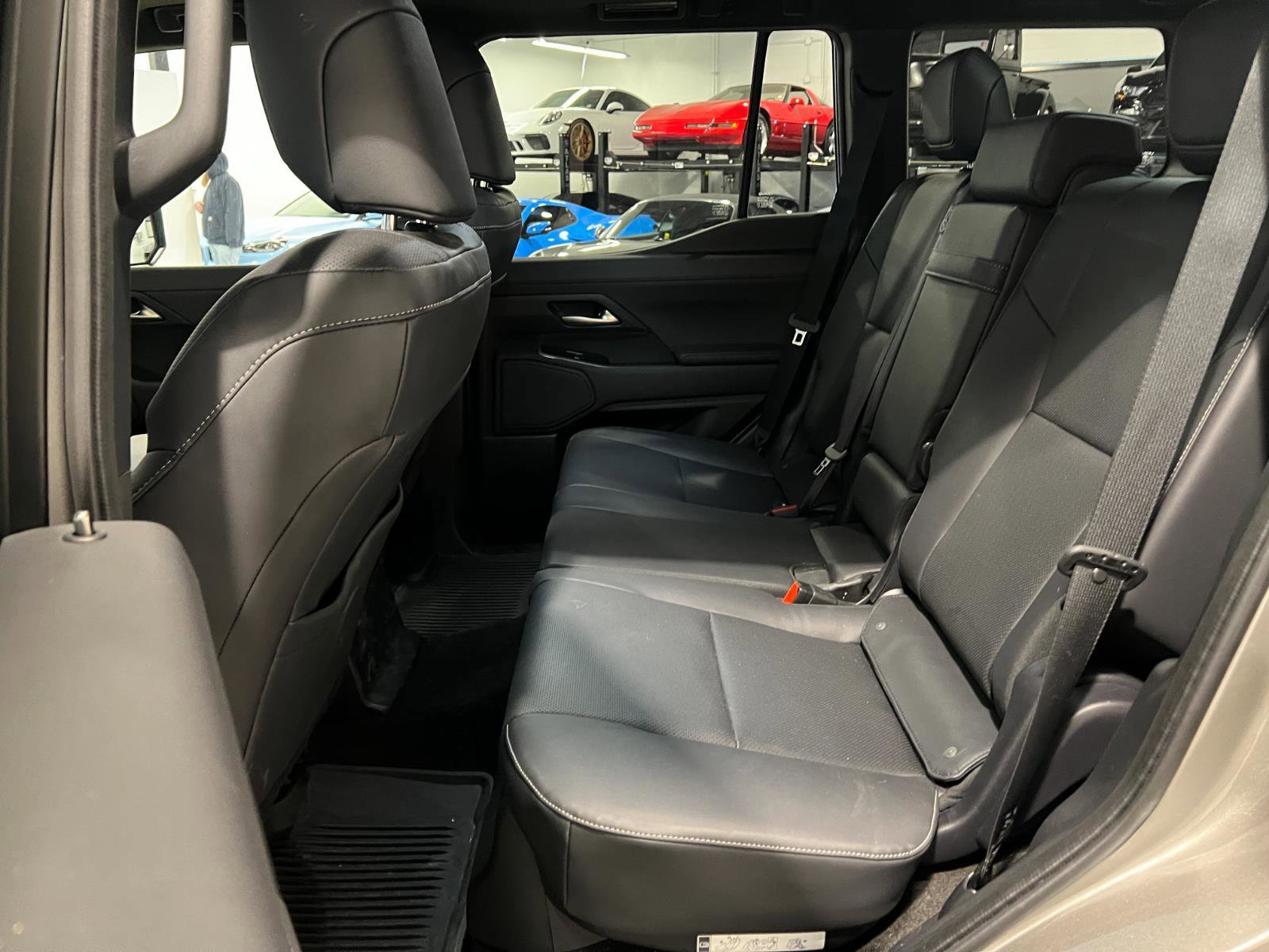 Used 2024 Lexus GX 550 w/ Accessory Package (31) image 27