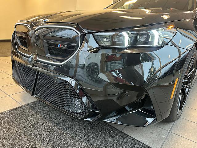 Used 2025 BMW M5 w/ Carbon Package image 11