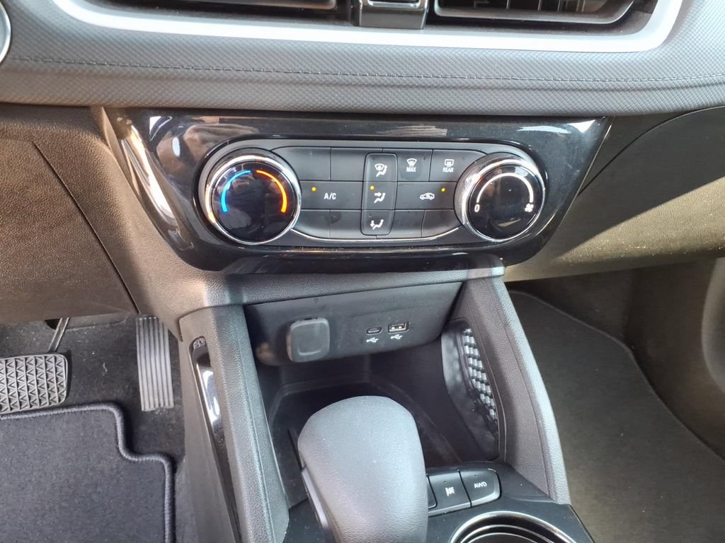 Used 2025 Chevrolet TrailBlazer LT AWD/4WD image 10