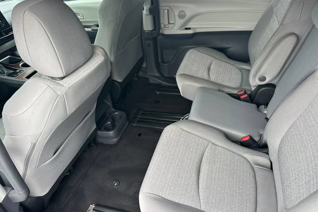 Used 2022 Toyota Sienna LE FWD image 16