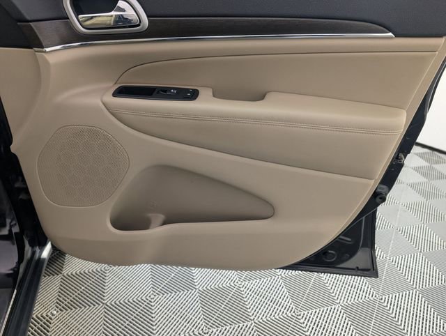 Used 2018 Jeep Grand Cherokee Limited w/ Luxury Group II image 36