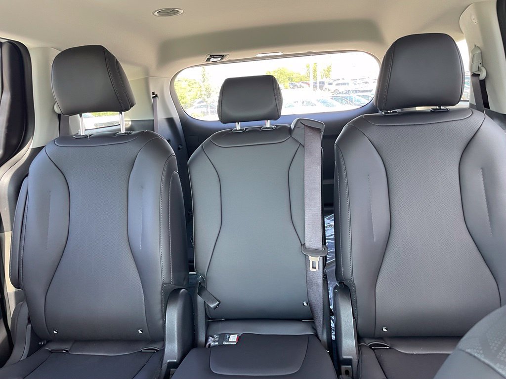 New 2027 Kia Carnival FWD image 19