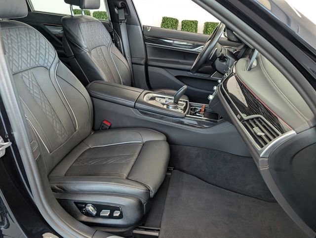 Used 2022 BMW 740i w/ M Sport Package image 16