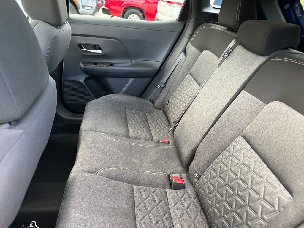 Used 2025 Nissan Kicks SV w/ SV Premium Package FWD image 31