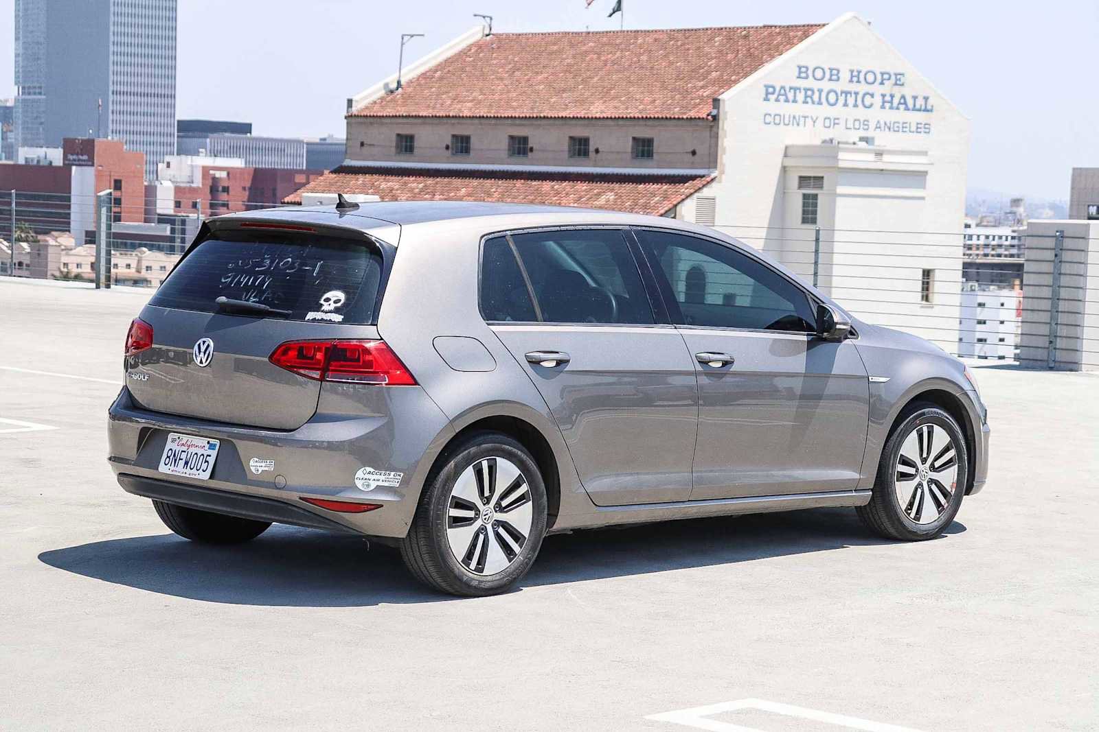 Used 2016 Volkswagen e-Golf SE w/ DC Fast Charging Package FWD image 4