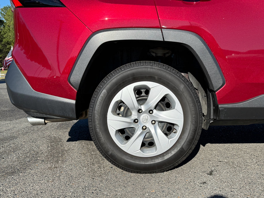 Used 2023 Toyota RAV4 LE image 7