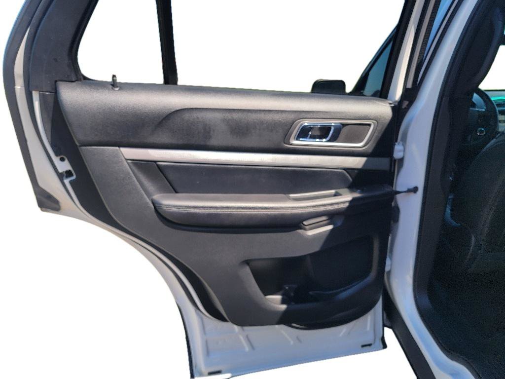 Used 2017 Ford Explorer XLT w/ Equipment Group 202A FWD image 25