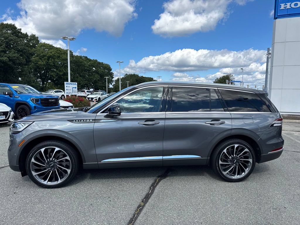 Used 2023 Lincoln Aviator Reserve AWD/4WD image 2