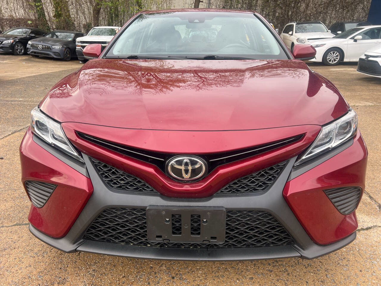 Used 2018 Toyota Camry SE w/ Moonroof Package image 5