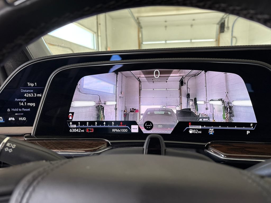 Used 2022 Cadillac Escalade Sport Platinum w/ LPO, ONYX Package AWD/4WD image 19
