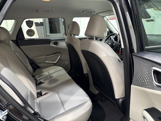 Certified 2025 Kia Soul LX w/ LX Technology Package FWD image 27