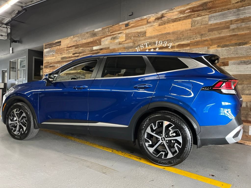 Used 2025 Kia Sportage EX FWD image 15
