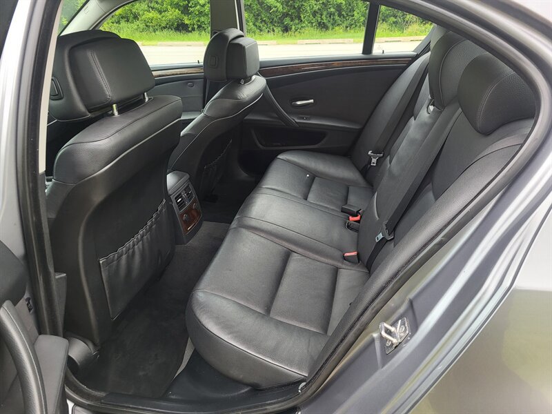 Used 2010 BMW 528i xDrive Sedan AWD/4WD image 12