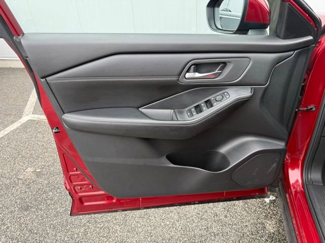 Used 2024 Nissan Rogue SV w/ SV Premium Package image 16