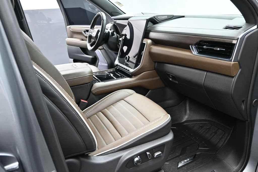 Used 2026 GMC Yukon Denali Ultimate w/ LPO, Floor Liner Package AWD/4WD image 28