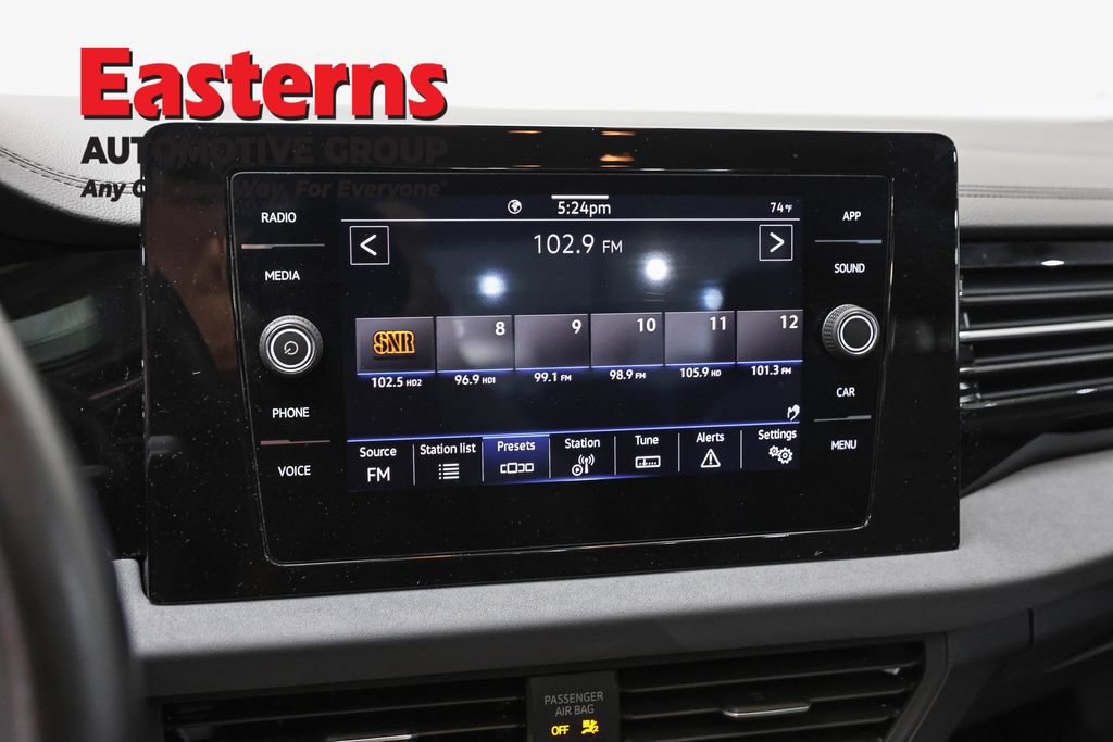 Used 2025 Volkswagen Jetta SE FWD image 18