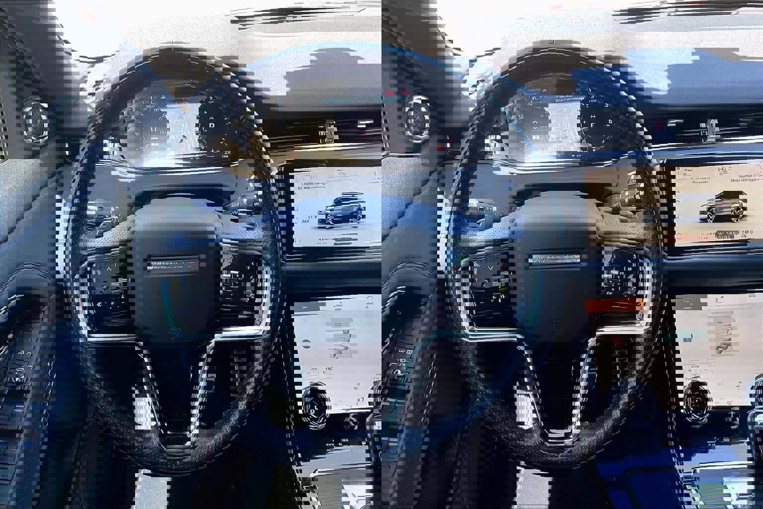 Used 2021 Land Rover Range Rover Evoque R-Dynamic SE image 5