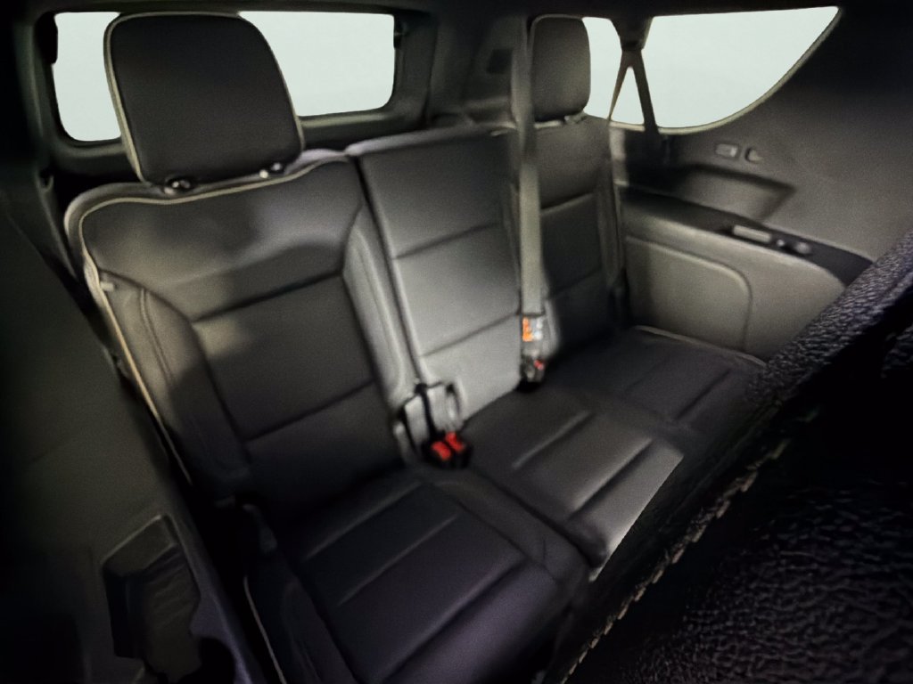Certified 2025 Chevrolet Suburban Premier RWD image 30