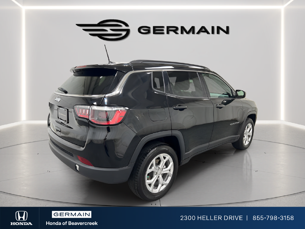 Used 2024 Jeep Compass Latitude AWD/4WD image 8