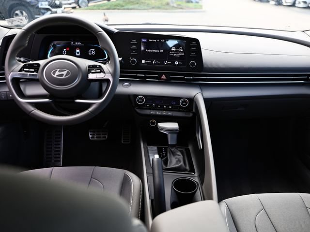 Used 2025 Hyundai Elantra Sport FWD image 25
