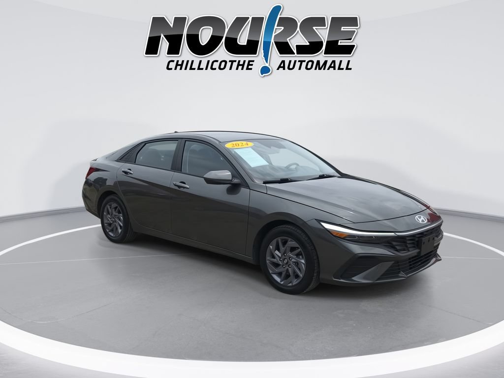 Used 2024 Hyundai Elantra SEL FWD image 2