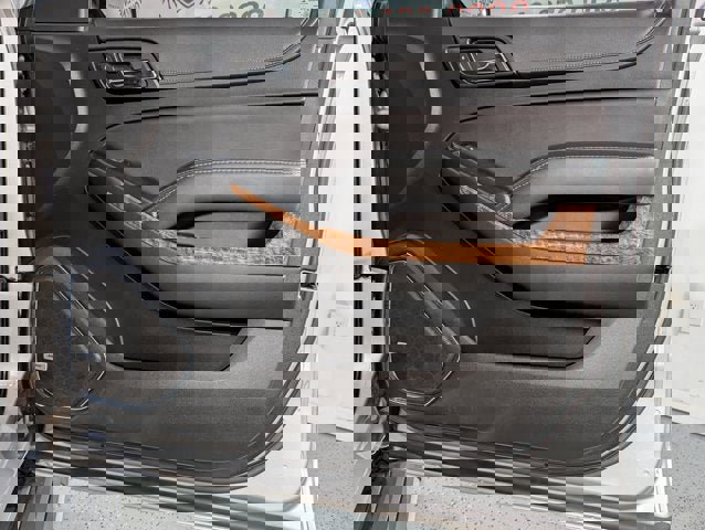 Used 2017 Chevrolet Suburban Premier image 21