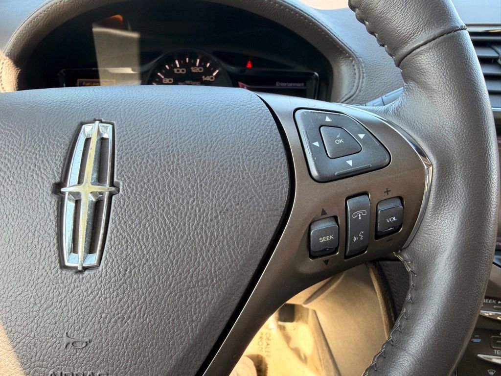 Used 2013 Lincoln MKX FWD image 16