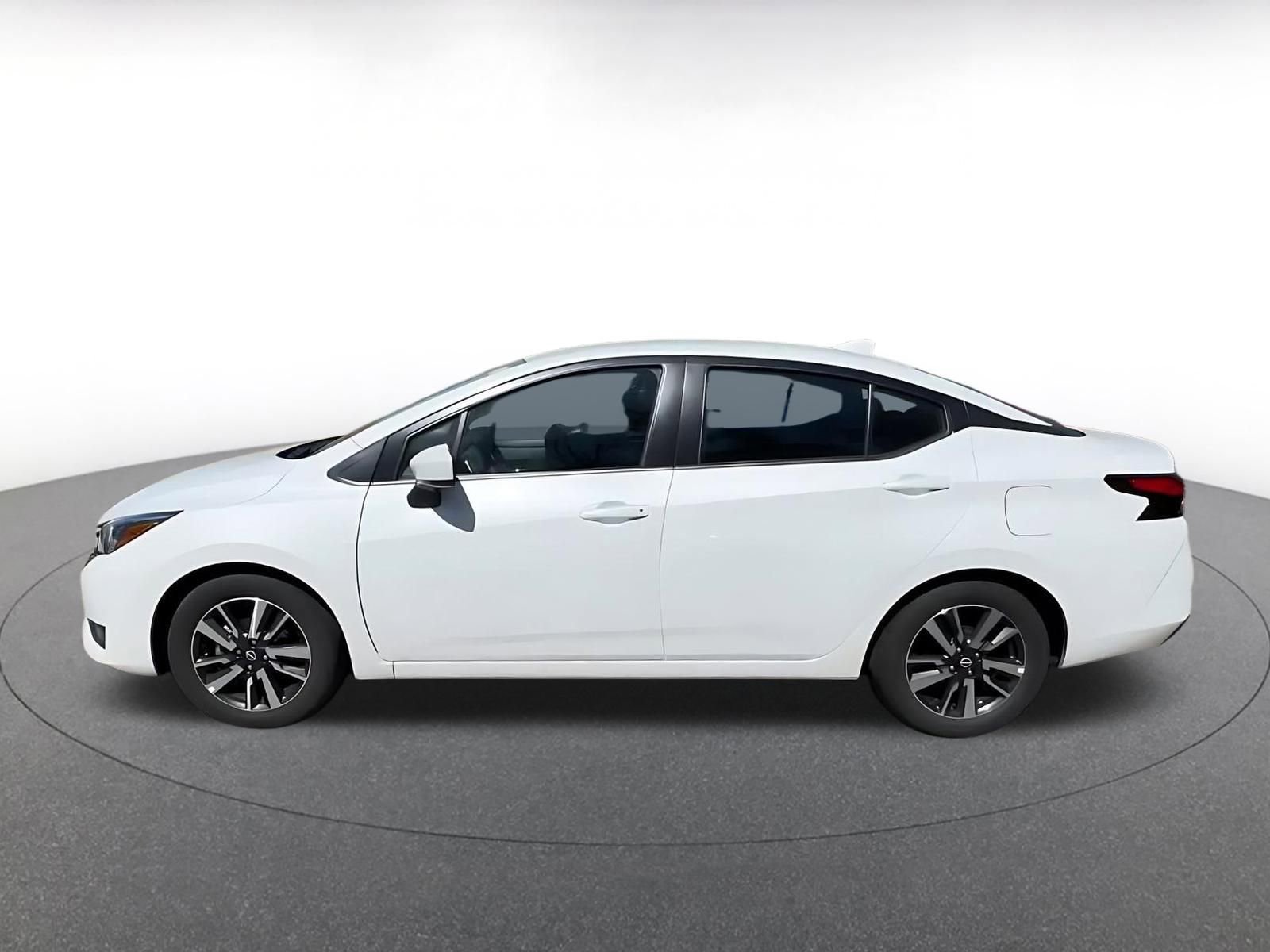 Used 2025 Nissan Versa SV image 9