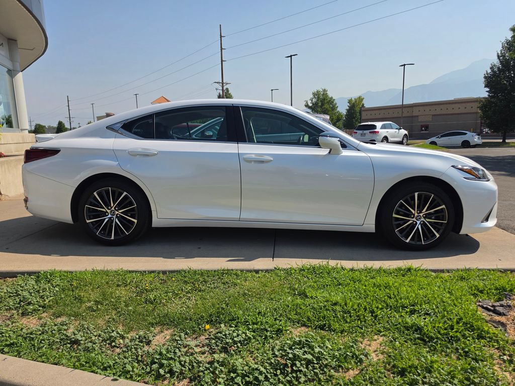 Used 2024 Lexus ES 300h w/ Premium Package FWD image 4
