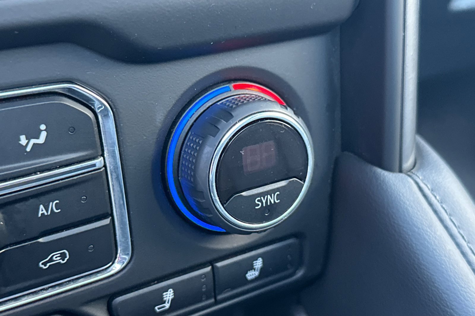 Used 2024 Chevrolet Suburban Z71 image 31