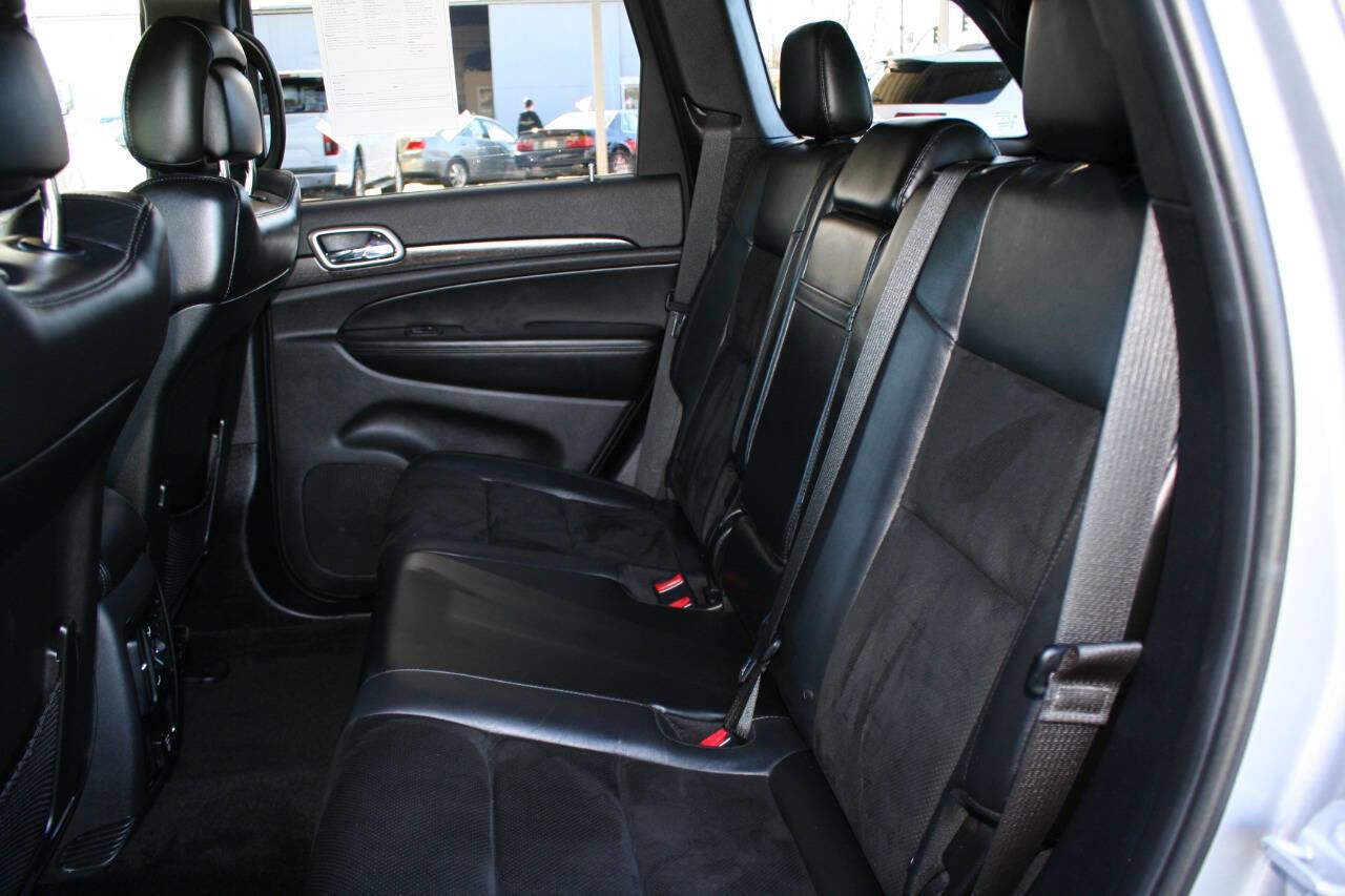 Used 2017 Jeep Grand Cherokee Altitude image 24