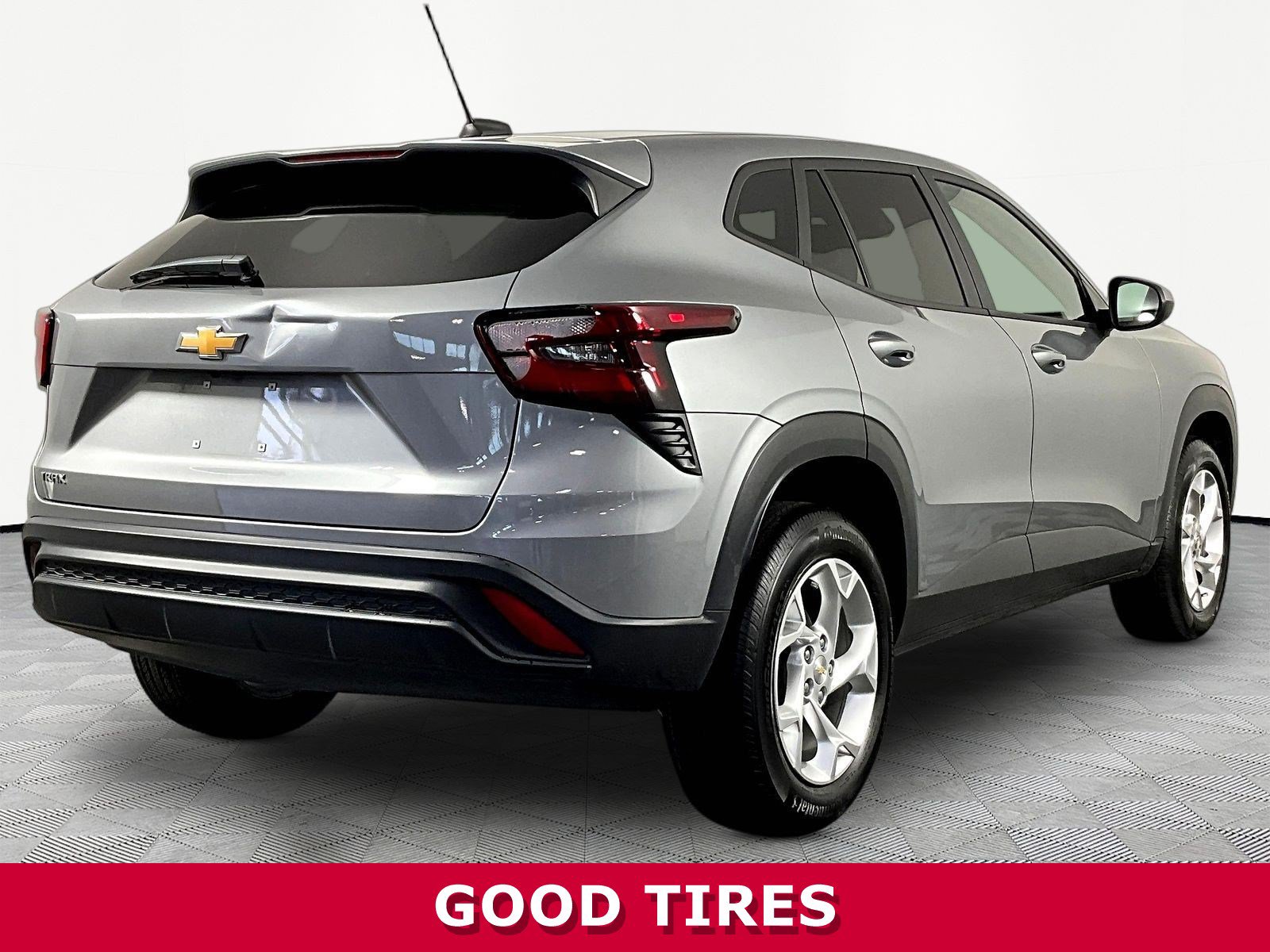 Used 2025 Chevrolet Trax LS w/ LS Convenience Package FWD image 6
