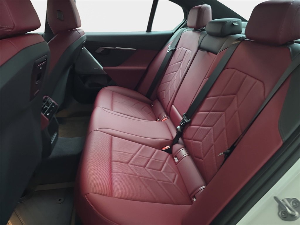 Used 2025 BMW i5 xDrive40 w/ Premium Package image 17