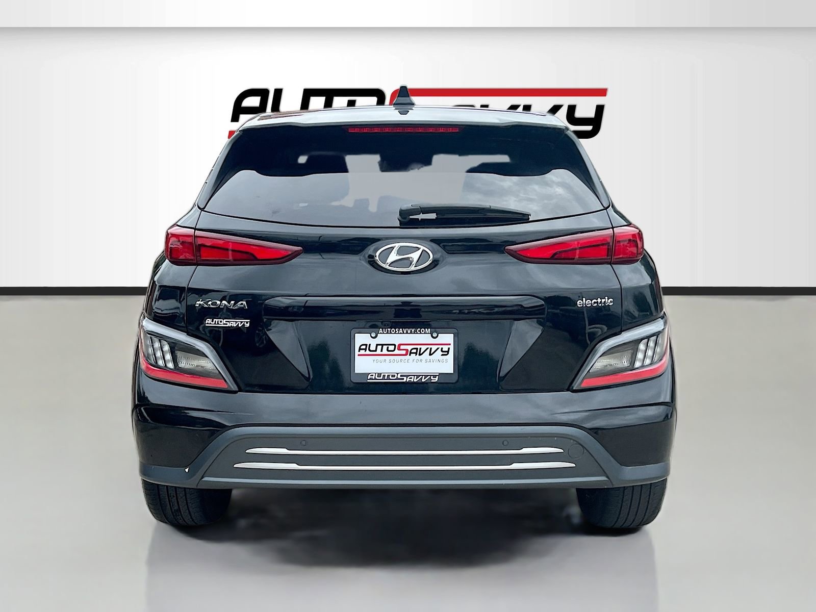Used 2023 Hyundai Kona Limited w/ Cargo Package FWD image 6