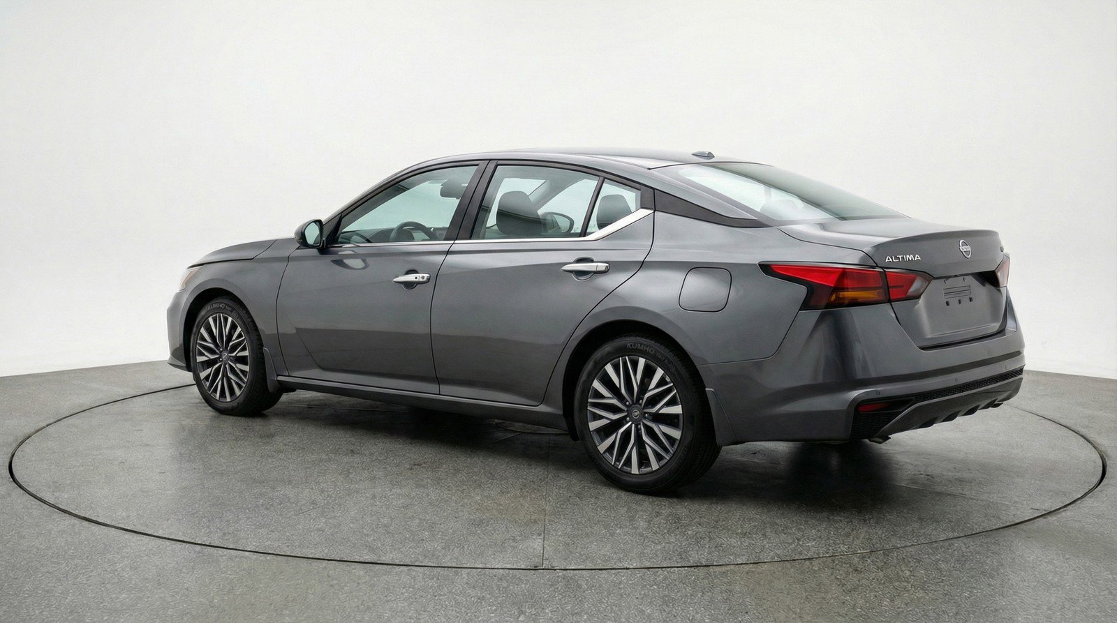 Used 2025 Nissan Altima 2.5 SV FWD image 6