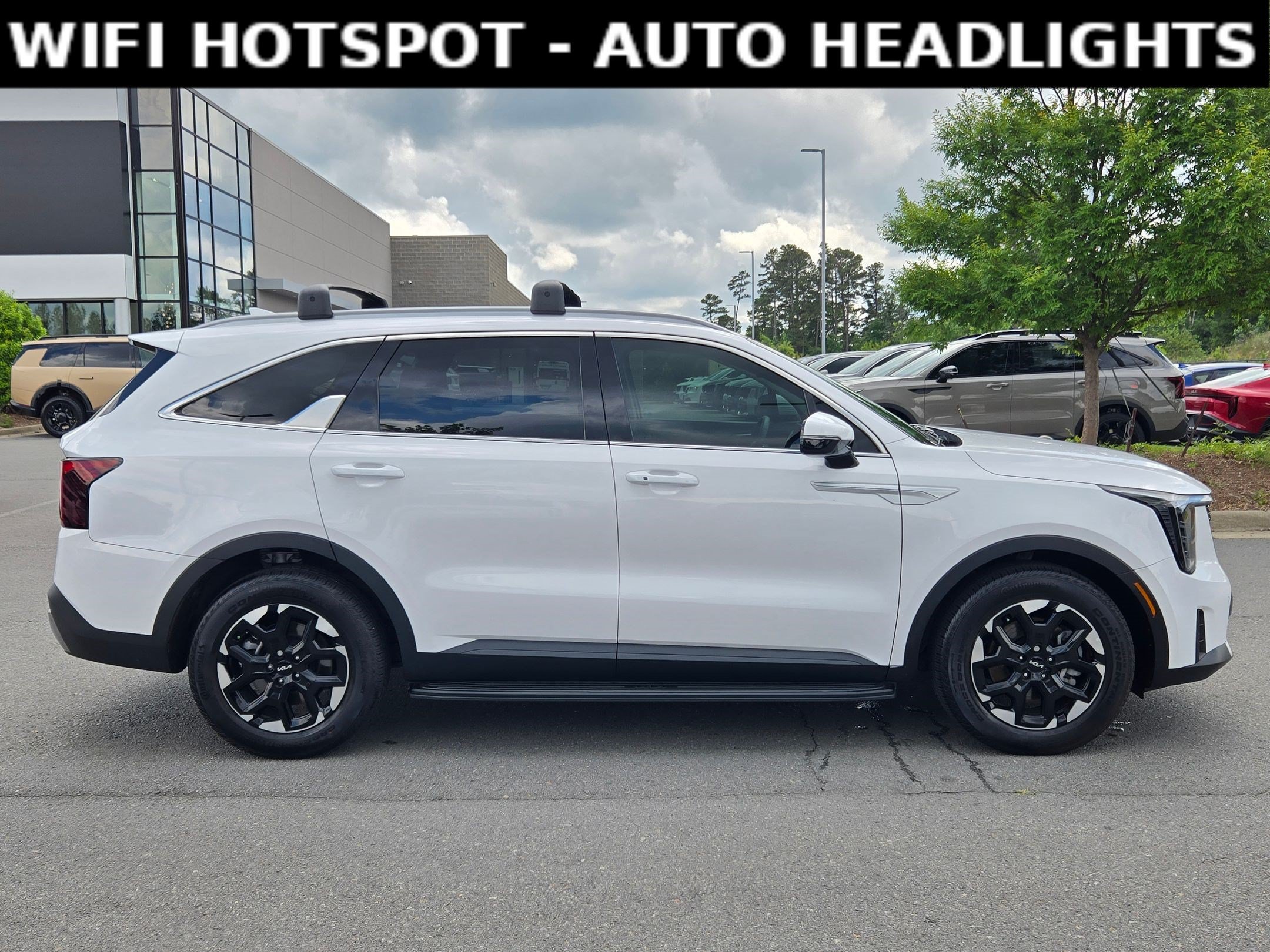 Used 2025 Kia Sorento S w/ Panoramic Sunroof Package FWD image 8