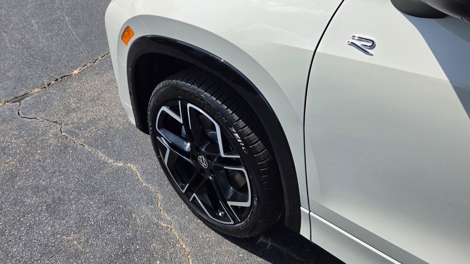 New 2027 Volkswagen Tiguan SEL R-Line AWD/4WD image 15