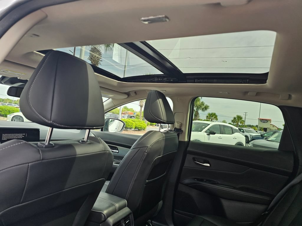 Certified 2025 Nissan Murano SL AWD/4WD image 14