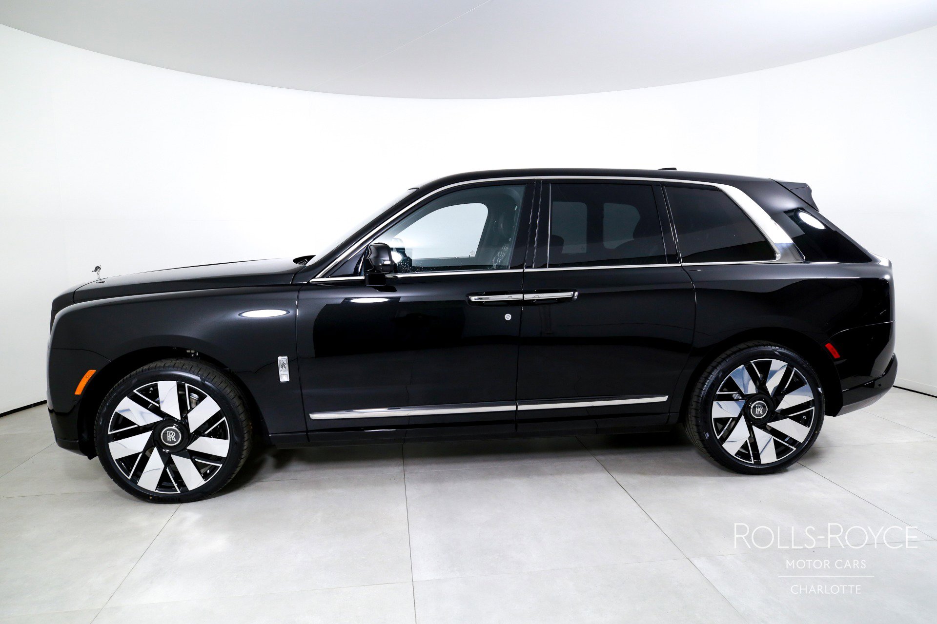 New 2026 Rolls-Royce Cullinan image 3