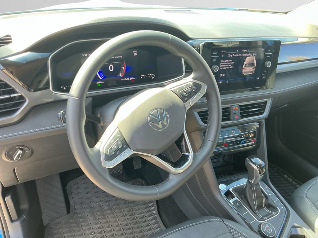 Used 2025 Volkswagen Taos SE AWD/4WD image 12