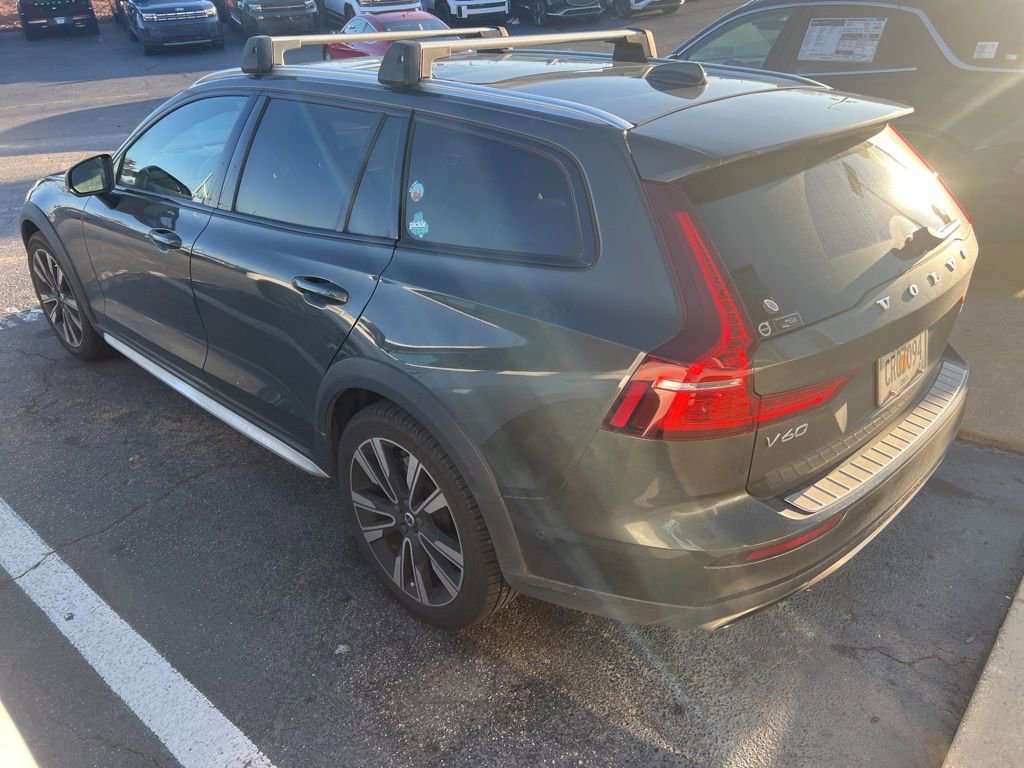Used 2021 Volvo V60 T5 Cross Country w/ Lounge Package image 3