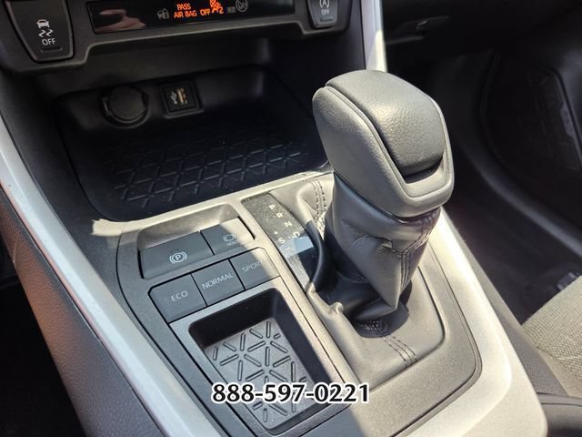 Used 2025 Toyota RAV4 XLE FWD image 22