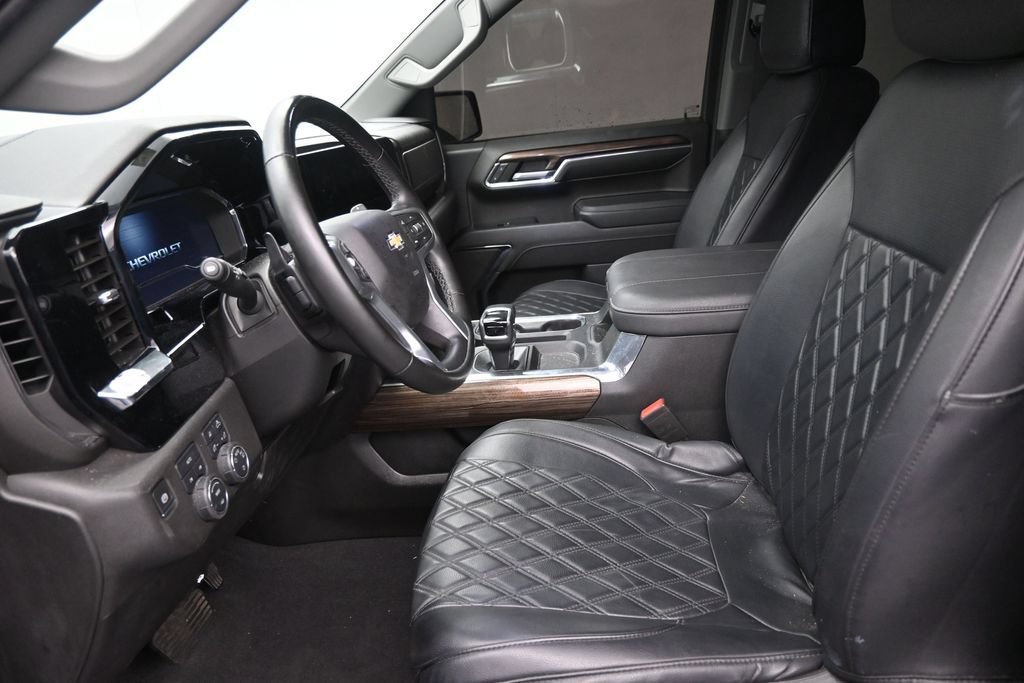 Used 2024 Chevrolet Silverado 1500 LT w/ Safety Package AWD/4WD image 12