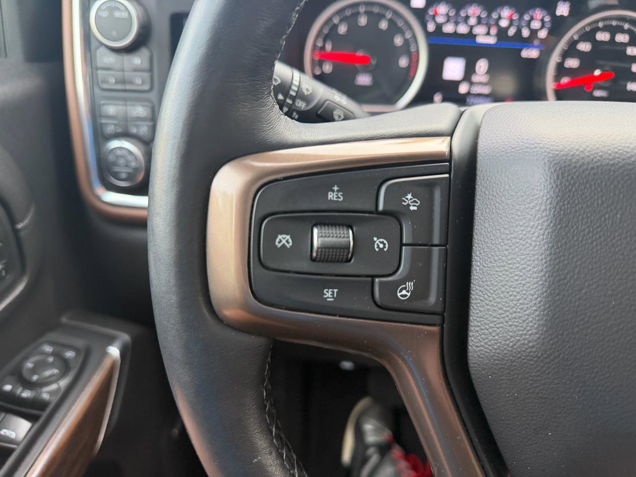 Used 2022 Chevrolet Silverado 2500 High Country w/ LPO, Dark Essentials Package AWD/4WD image 15