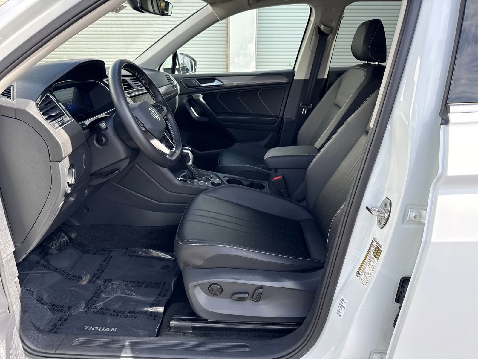 Used 2024 Volkswagen Tiguan SE image 9