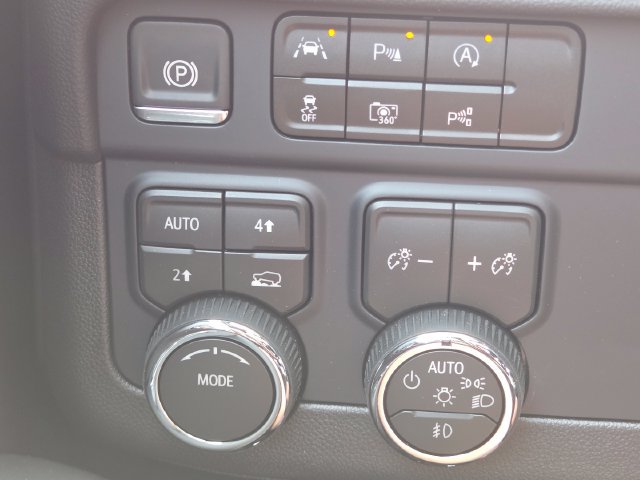 New 2026 Chevrolet Suburban Premier AWD/4WD image 31