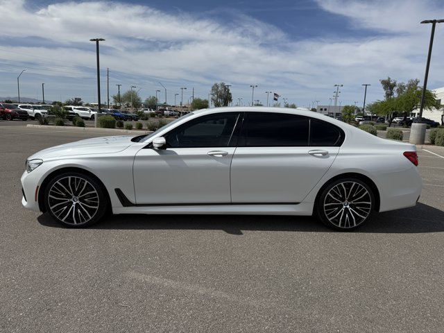 Used 2019 BMW 740i w/ M Sport Package RWD image 9