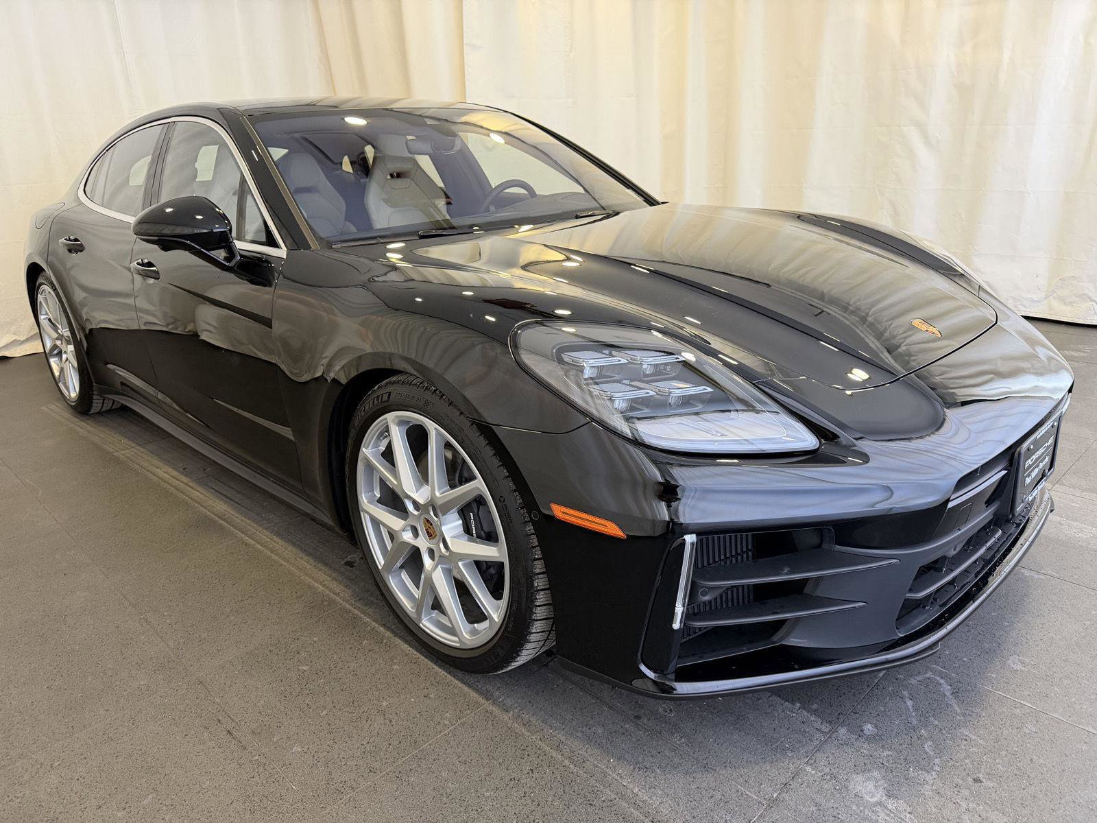 Certified 2025 Porsche Panamera 4 image 7