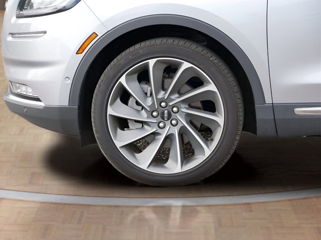 Used 2023 Lincoln Nautilus Reserve w/ Equipment Group 202A image 9